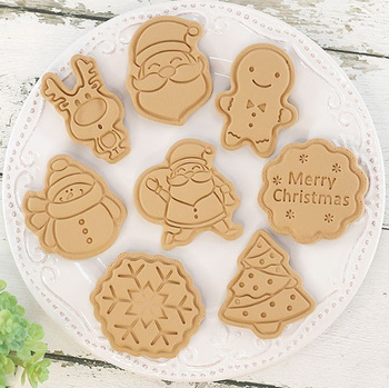 Świąteczne foremki do ciastek – zestaw 8 silikonowych form jasnoróżowych