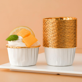 Foremki do babeczek 50 szt. – biało-złote papilotki do muffinek i deserów