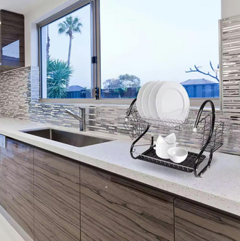 Dwupoziomowa suszarka do naczyń chromowana z ociekaczem i wieszakiem na szklanki