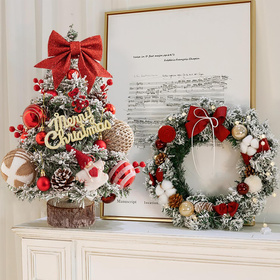 Sztuczna choinka 45 cm z lampkami LED i ozdobami – mini choinka świąteczna