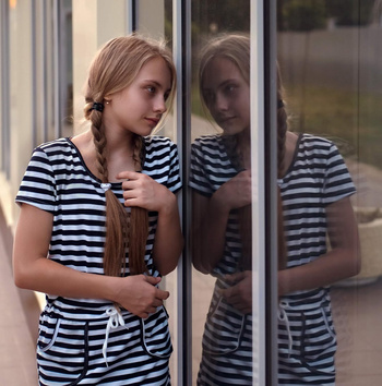 Folia lustrzana samoprzylepna 150×60 cm – efekt lustra weneckiego, ochrona przed słońcem