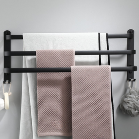 Metalowy wieszak łazienkowy loft – czarny mat, 3 ramiona i haczyki, 59 cm