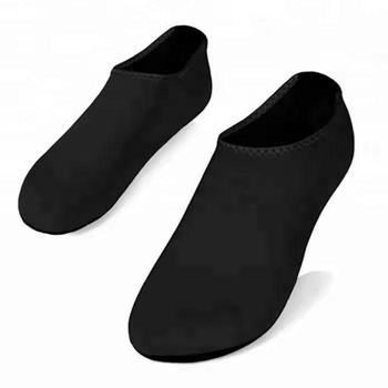 Neoprenowe buty do wody 42-43, czarne, idealne na plażę, nurkowanie i snorkeling