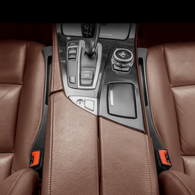 Wypełniacz szczeliny między fotelami samochodu – 2 szt. czarne, z pojemnikami i wycięciem na pas