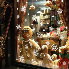 Naklejki świąteczne na okno – zestaw płatków śniegu i śnieżynek 30×20 cm