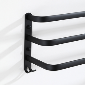 Metalowy wieszak łazienkowy loft – czarny mat, 3 ramiona i haczyki, 59 cm