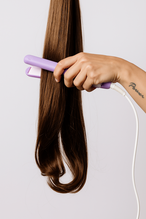 Mini prostownica do włosów fioletowa – kompaktowa, podróżna