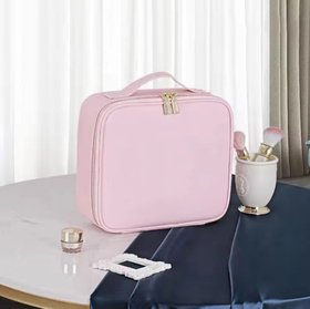 AG905A KOSMETYCZKA TURYSTYCZNA KUFEREK