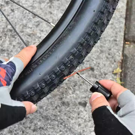 Zestaw do naprawy opon rowerowych bezdętkowych wulkanizacyjny, łatwy w obsłudze i kompaktowy