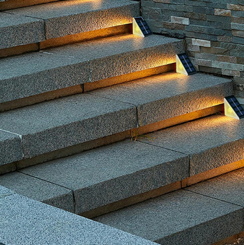 Solarna lampka schodowa LED z czujnikiem zmierzchu – 2 sztuki, ładowanie słoneczne, odporność IP67 ZD148A