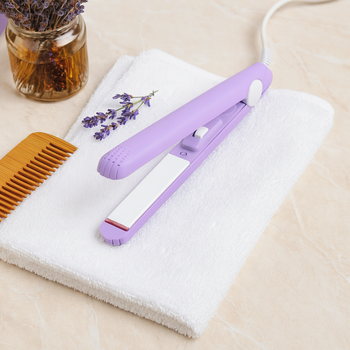Mini prostownica do włosów fioletowa – kompaktowa, podróżna