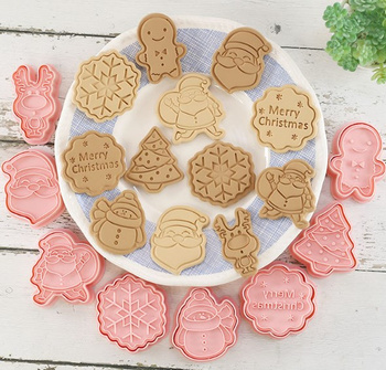 Świąteczne foremki do ciastek – zestaw 8 silikonowych form jasnoróżowych