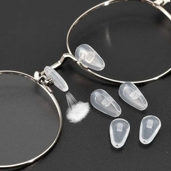 Zestaw do naprawy okularów – śrubki, noski, śrubokręt, pęseta i ściereczka