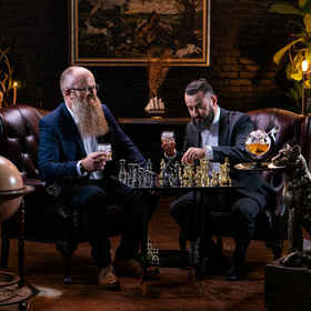 Zestaw do whisky – karafka globus 1000 ml, 2 szklanki, granitowe kostki XXL