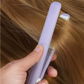 Mini prostownica do włosów fioletowa – kompaktowa, podróżna