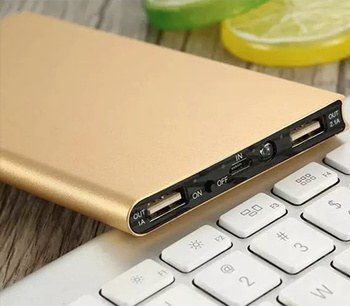 POWERBANK 20000mAh 3,7V SLIM + latarka LED złoty US13C